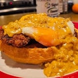 CHICKEN & WAFFLES.